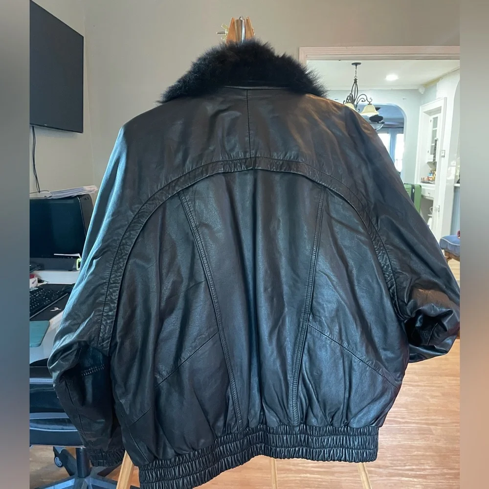 Cropped Black Leather Bomber Jacket w/ FULL Removable Fur Lining – Made in Korea - Picture 10 of 11